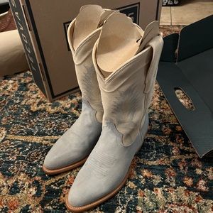 Tacovas The Josie- 7B Sky Blue Suede